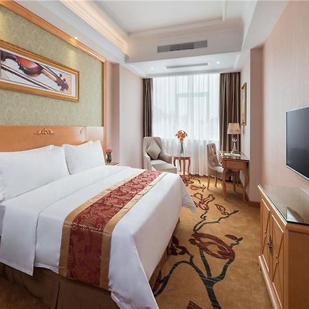 Vienna Hotel Tianbao Road เซินเจิ้น ภายนอก รูปภาพ